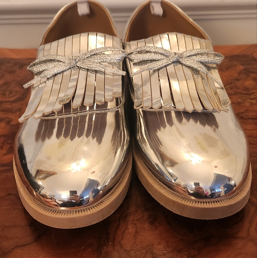 New girls size 4 Y silver patent loafers